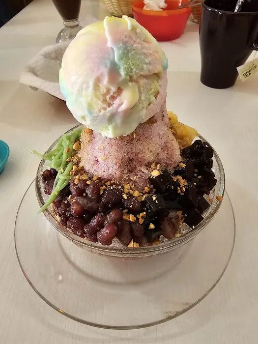 Ice Station Cafe Picture 4