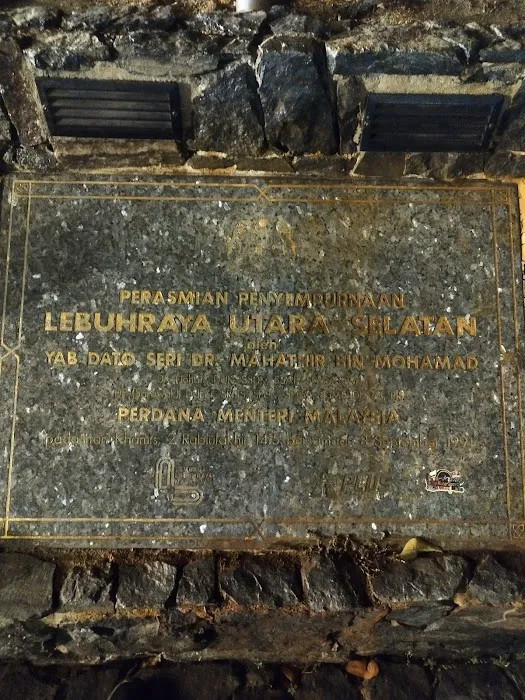 Tugu Lebuh Raya Utara Selatan Picture 1