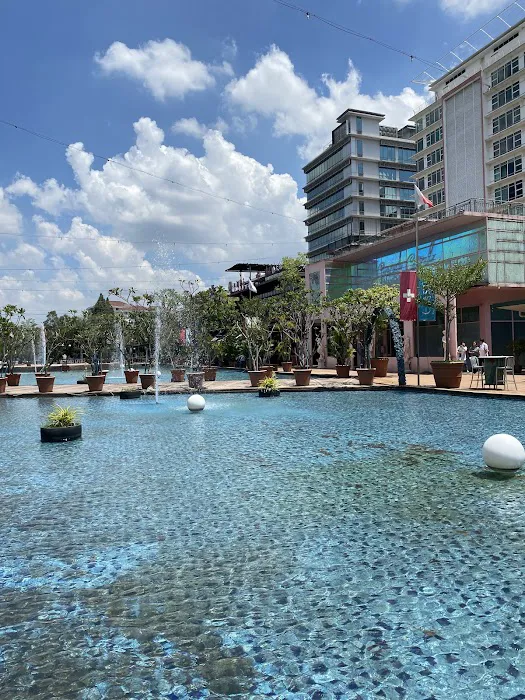 Oasis Piazza Picture 4