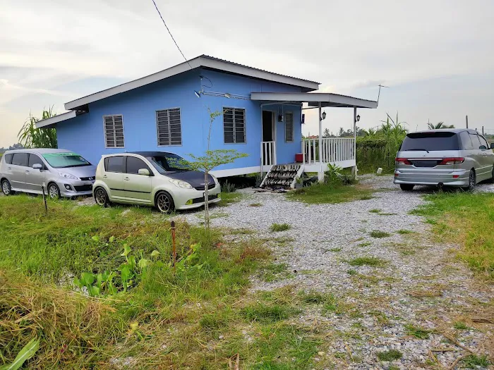 Blue cottage Picture 2