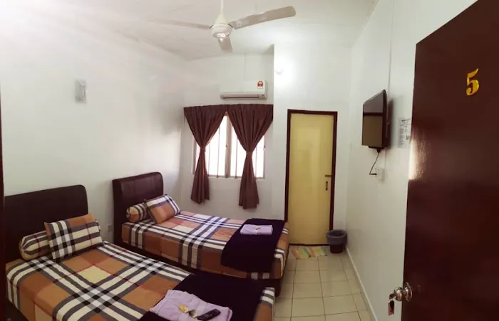 RUMAH TAMU TRIANG/BERA (HOMESTAY) Picture 1
