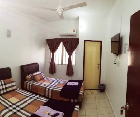 RUMAH TAMU TRIANG/BERA (HOMESTAY)