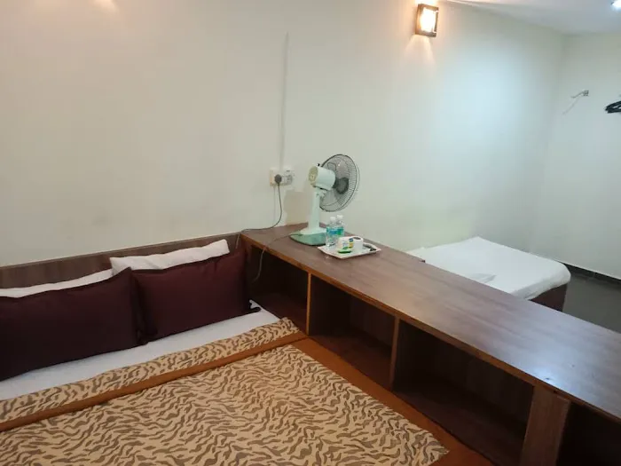OYO 91040 Hotel Ezi Inn Picture 2