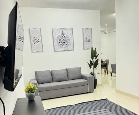 DAMIA HOMESTAY KERATONG