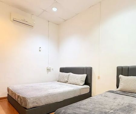 S HOMESTAY PREMIUM