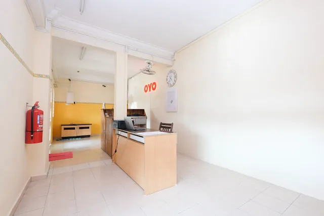 OYO 89694 De Lodge Hotel Picture 6