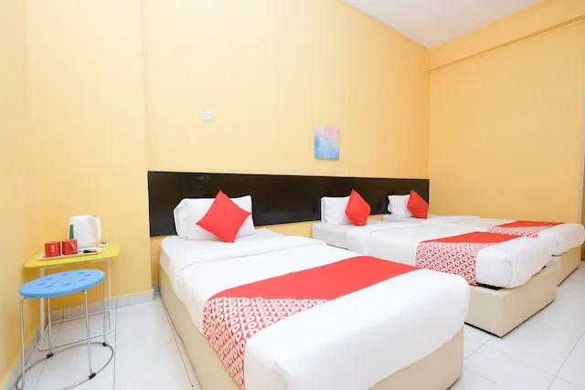 OYO 89694 De Lodge Hotel Picture 1