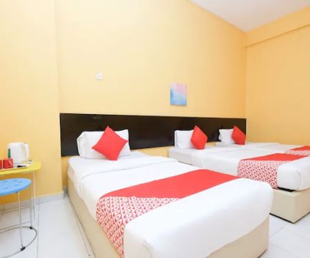 OYO 89694 De Lodge Hotel