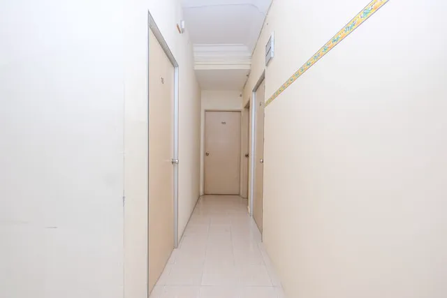 OYO 89694 De Lodge Hotel Picture 5