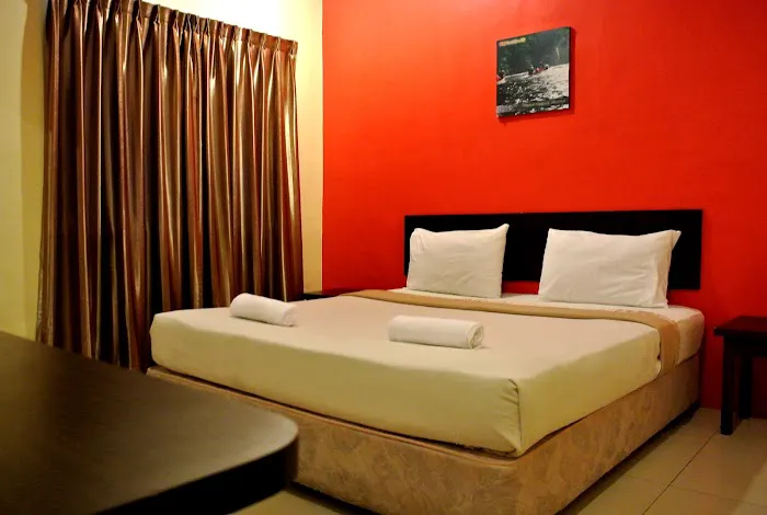 Wau Hotel & Cafe Picture 1