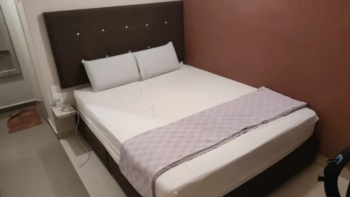 Super OYO Capital O 90556 Hotel Cherita Rooms Picture 1