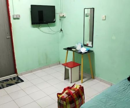 OYO 89615 T Family Hotel