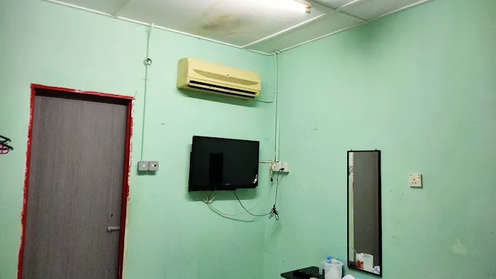 OYO 89615 T Family Hotel Picture 5