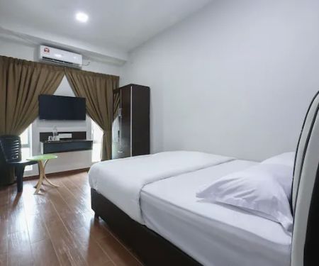 OYO 89859 Pp Traveller's Hotel
