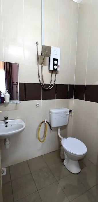 Cozy Rizqy Homestay. LUAS & SELESA. 3R2B + Aircond. Max 6-8 pax. Picture 1