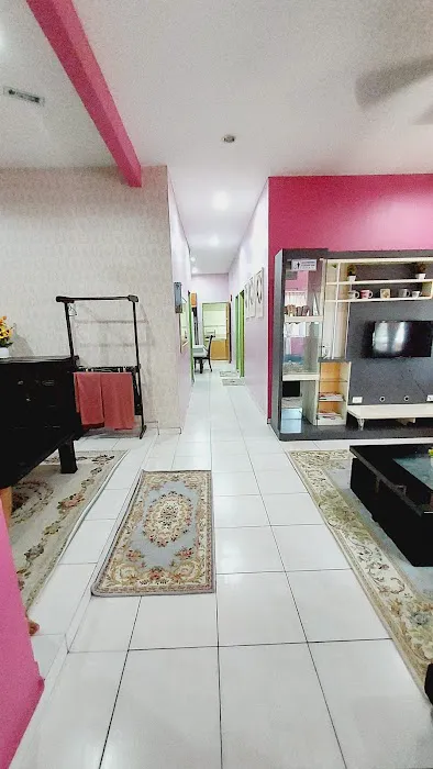 SALSABILA'S HOMESTAY Picture 4