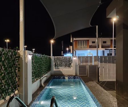 Prima Guest House - Puncak Alam Homestay with Private Pool (Muslim Only)