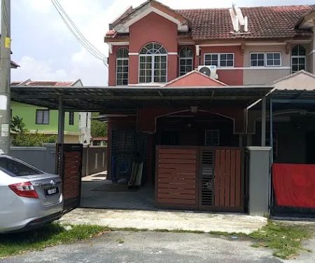 Nadirah, Ikhwan & Hanan House