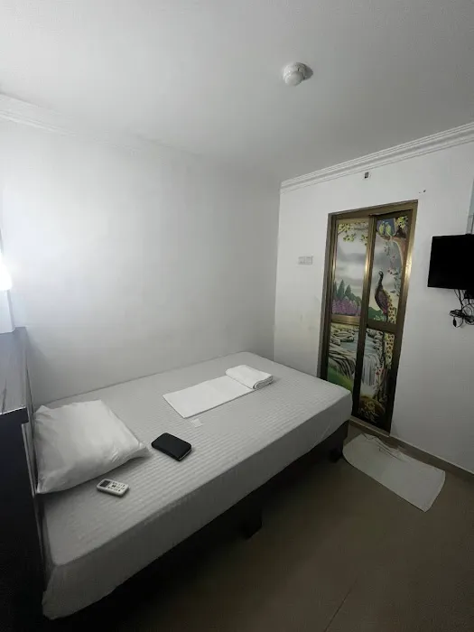 Super OYO 90562 J Hotel PJ Picture 1