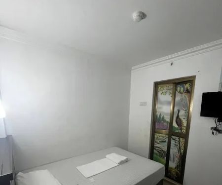 Super OYO 90562 J Hotel PJ