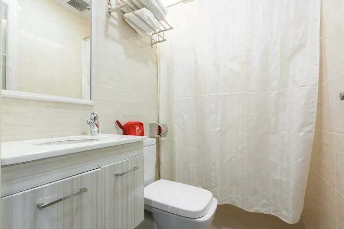 ZEN Rooms Jalan Barat Picture 4