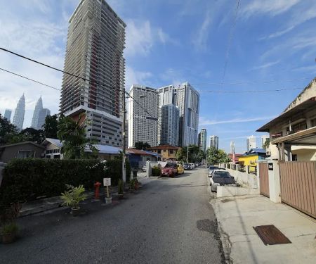 Sky Suites KLCC Homestay by BIRDY STAY