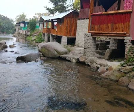 Lopoh Waterfront Chalets