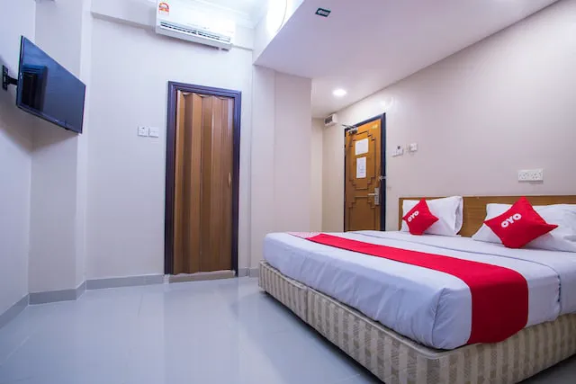 OYO 43929 Adak Hotel Picture 5