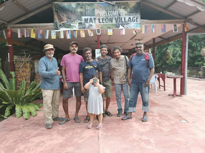 Mat Leon Village Picture 8