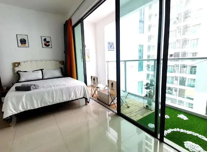 Apartment 5 Bedrooms Big balcony Picture 1