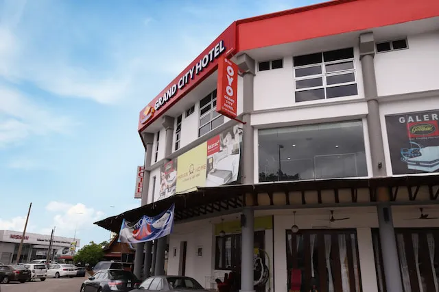 OYO 619 Grand City Hotel 2 Picture 6