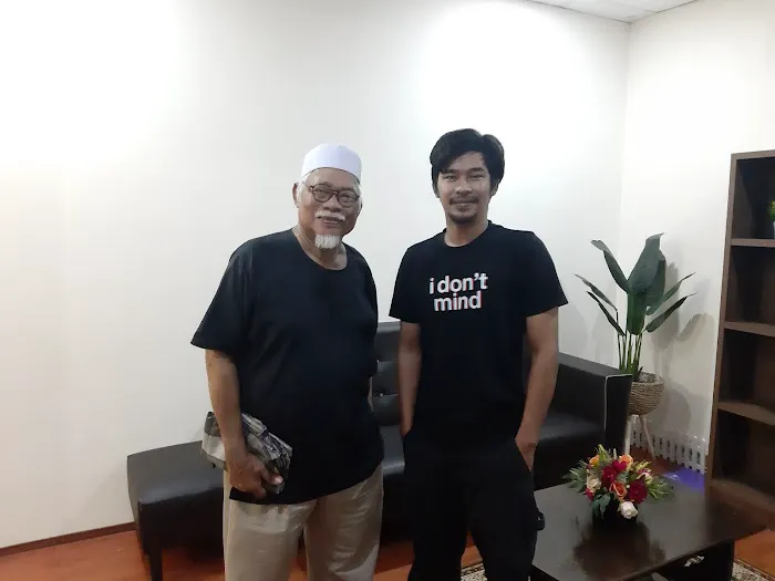 Bekam Puncak Alam Picture 4