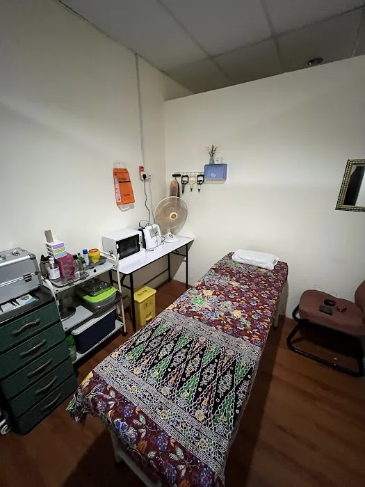 Bekam Puncak Alam Picture 8