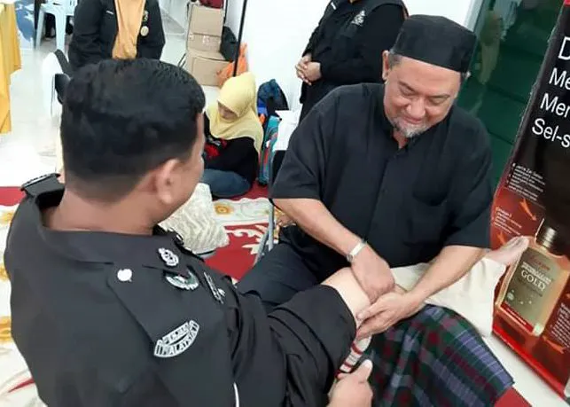 Hj Borhan - Urut Tradisional Melayu (Whatsapp, JANGAN CALL!) Picture 10