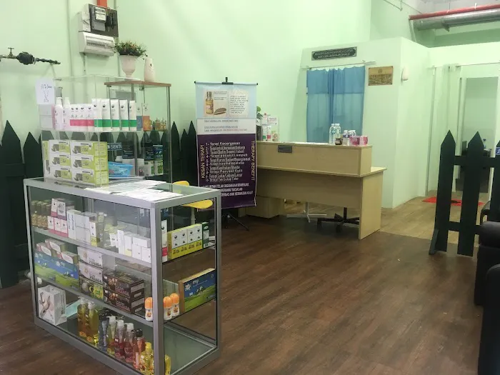 Pusat Penjagaan Kesihatan Aziz( Urut ) Picture 3