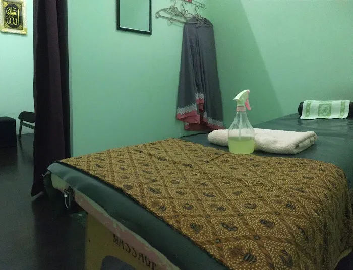 Pusat Penjagaan Kesihatan Aziz( Urut ) Picture 4