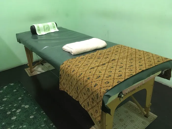 Pusat Penjagaan Kesihatan Aziz( Urut ) Picture 2