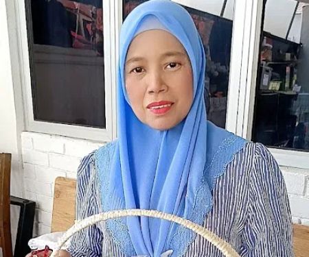 Azlina Mengurut