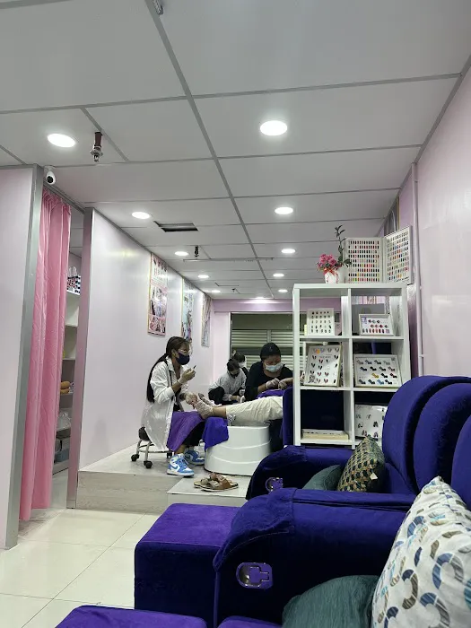 LW Manicure & Reflexology Picture 1