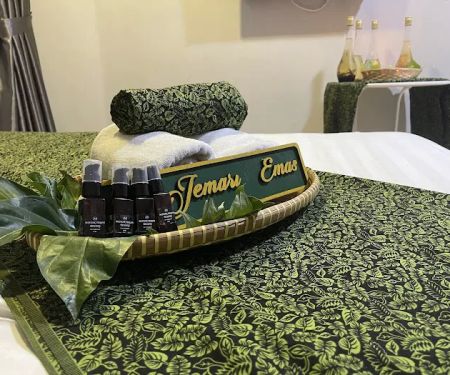 Urut Saraf Jemari Emas
