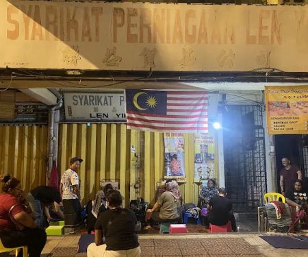 Salam urut tradisional melayu