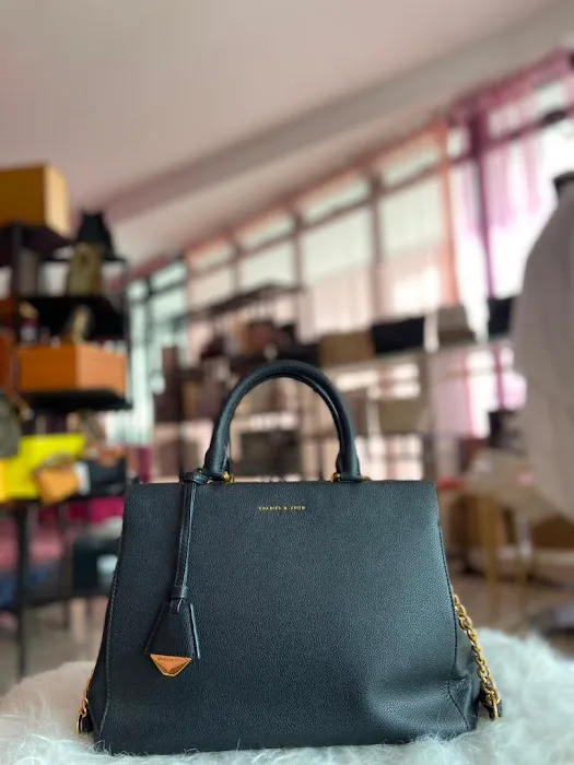 Queen Beauty Spa & Fashion Hub Picture 3