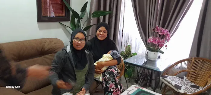 AYUTERAPI WANITA ( massage Tradisional & bone adjustment & IBU bersalin& Bekam) Picture 2