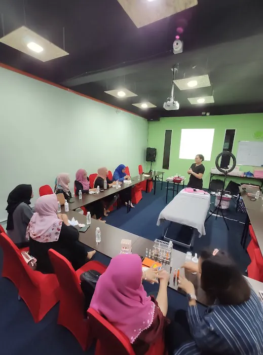 Lushville Beauty Studio & Academy Picture 9