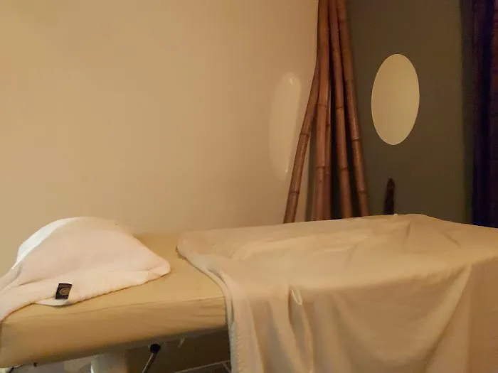 Aromann Male Massage Therapy Picture 3