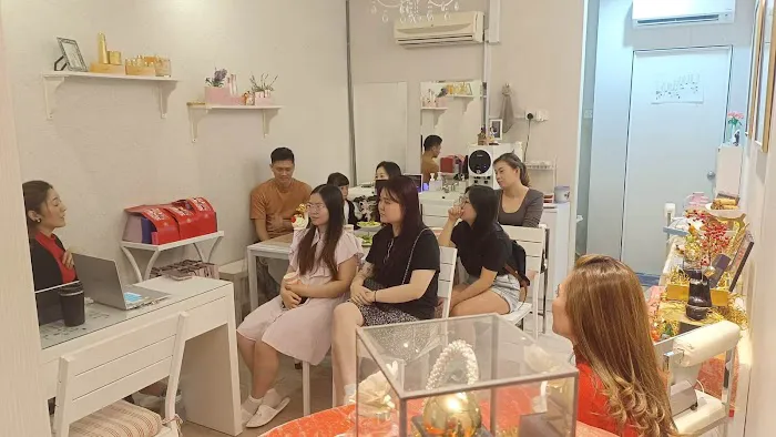 CINN Beauty Parlor Picture 1
