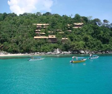 Scenic Beaches in Tioman Island: Discover Malaysia’s Tropical Paradise