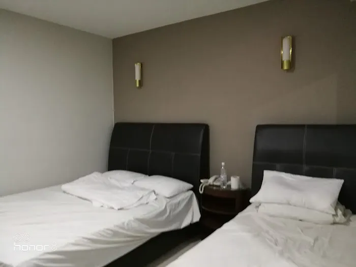 OYO 117 Hotel Safari 2 Picture 1