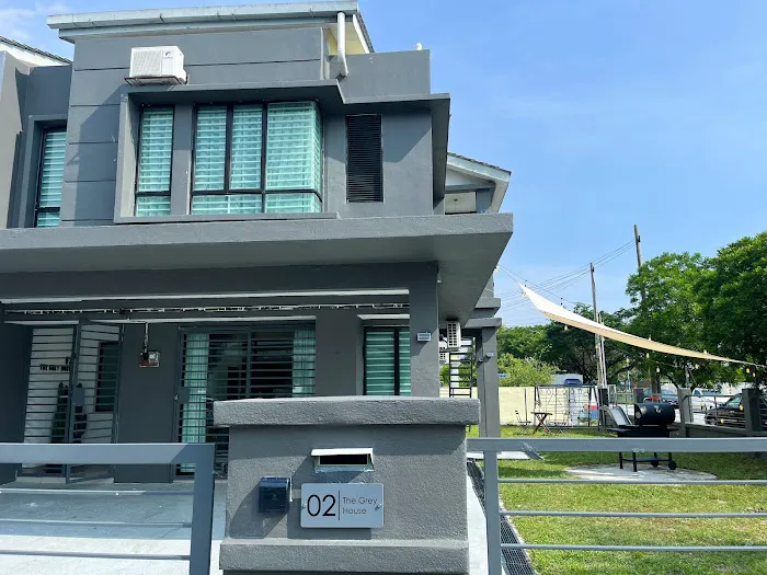 The Grey House #02 Picture 1