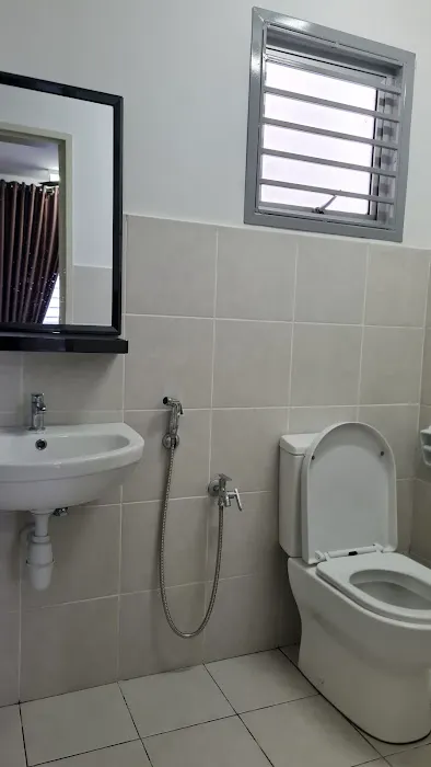 Alanis Suite Homestay by Destry Picture 2